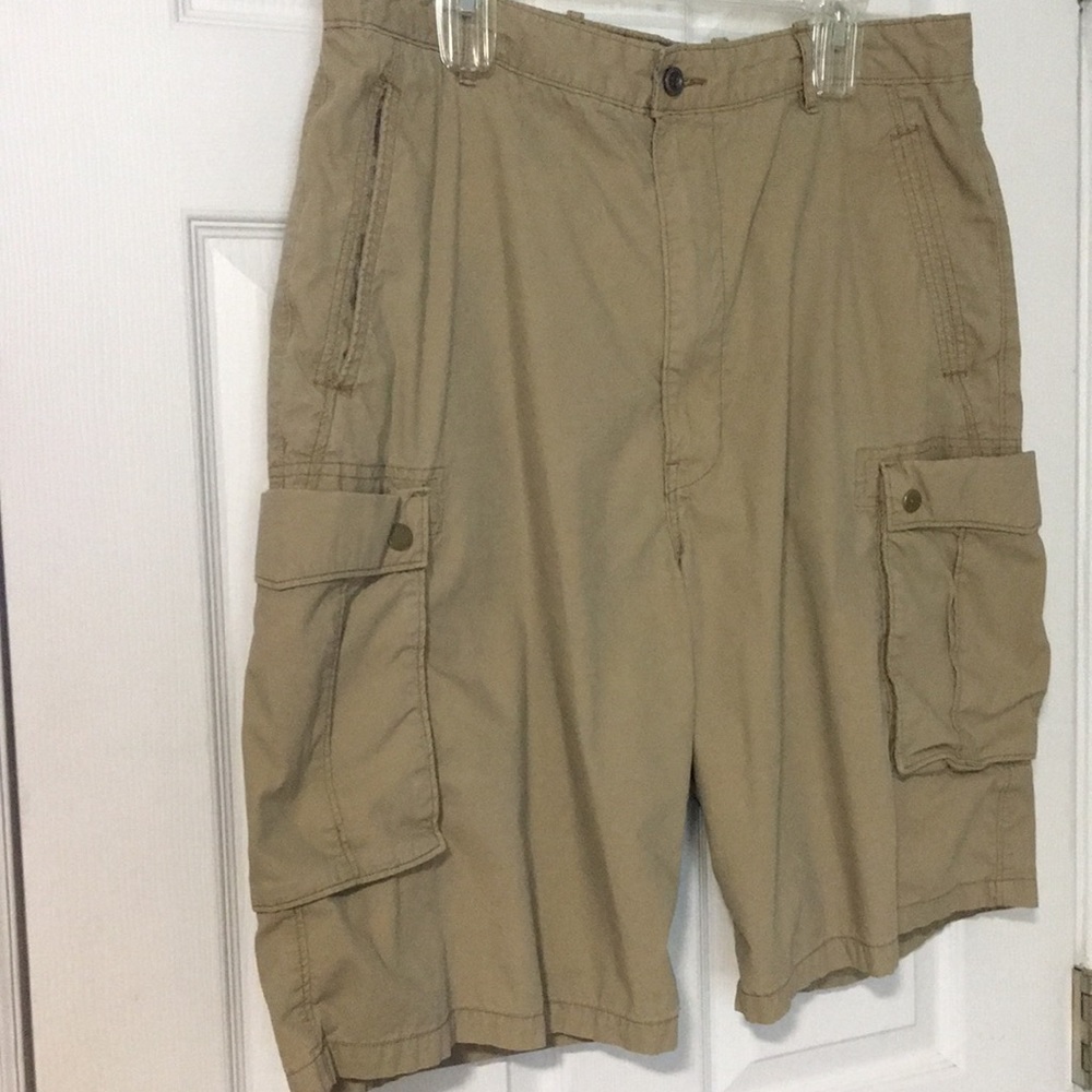 Levi’s Khaki Cargo Shorts 36W - Picture 3 of 10